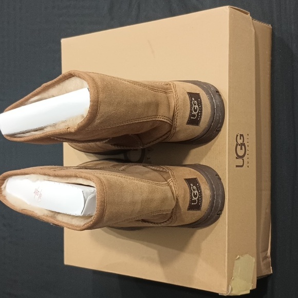 UGG Boots - Picture 4 of 4